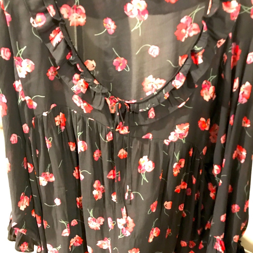 Cute flower print baby doll top. XL